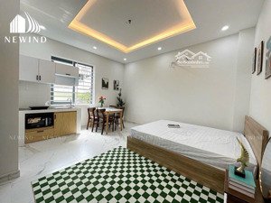 trống sẵn chdv studio 35m2 - cửa sổ thoáng - thang máy - full nội thất đường bến vân đồn quận 4