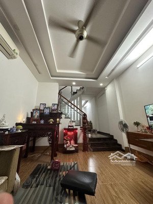 chính chủ bán nhà hẻm xe hơi nguyễn văn cừ,quận 5, sát mặt tiền , 52m2 ,hoàn công đủ , chỉ 16 tỷ