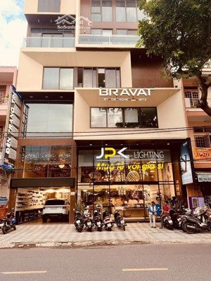 cho thuê tòa nhà 2 mặt tiền ngay trung tâm hải châu. khu vực lưu thông tốt, đông dân cư.