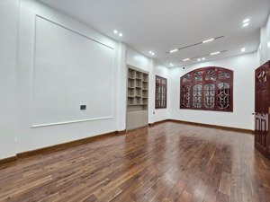 nhà mặt ngõ đình đông. có sân chơi rộng, xây dụng kết cấu villa chắc chắn giá 4 tỷ 460