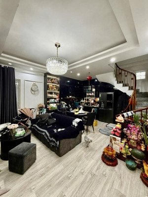 bán gấp nhà bồ đề 49m2-5 tầng-mt 5m-hơn 5 tỷ-full nội thất-đi bộ ra hồ-hàng cực hiếm-sổ vuông