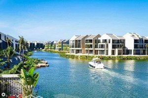 cần bán căn biệt thự view sông bến du thuyền sl3 210m2 giá chỉ 11 tỉ lh: 