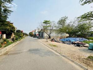 Đất Đấu Giá Làng Cam 90m2: mặt tiền rộng, gần chợ, gần trường, sổ đỏ trao tay