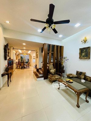 bán nhà phố nguyễn hoàng tôn, tướng về hưu, ô tô, 2 thoáng.