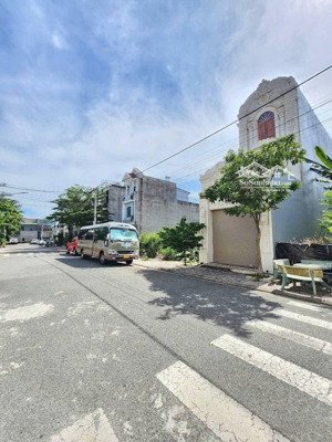 chủ ngộp nên cần ra gấp lô đất ngay chợ lái thiêu dt 90m2/1ty840 ra đường dt745 300 shr full thổ cư