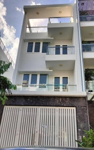 nhà 3 tầng 4pn, đường 12m, kdc phú mỹ quận 7, sân thượng trước sau, giếng trời. giá 12,9 tỷ