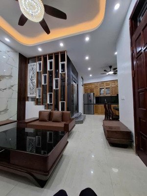 tôi cần bán nhà 4tx50m2 thang máy, ngã 4 tô hiệu, bà triệu, hà đông. ôtô tránh, đỗ 10m. giá 10,8 tỷ