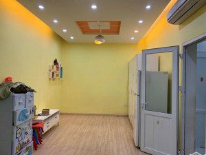 sẵn nhà vào ở được ngay - căn tập thể tầng 4 ngõ 98 thái hà !!