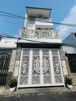 nhà đẹp 3 tầng- 80m2 sân đậu xe 7 chỗ đường kha vạn cân, cách chợ thủ đức 500m sát đh ngân hàng