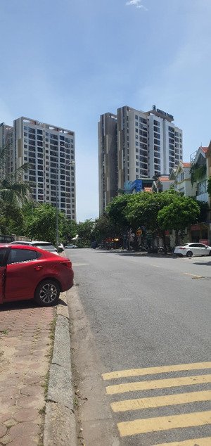 giảm sốc 2 tỷ, cần bán gấp nhà phố việt hưng, siêu kinh doanh, đường vỉa hè mênh mông