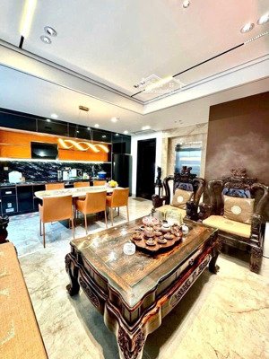 chính chủ cần bán căn chung cư ở nguyễn văn cừ, dt 180m2, giá 6 tỷ 950tr có bớt