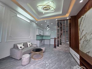 bán nhà thạch bàn 5 tầng mới thiết kế cực đẹp không chung lối đi riêng biệt giá yêu thương