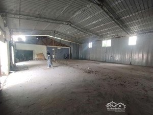 cho thuê kho đường phúc diễn, nam từ liêm, hn. dt 320m2, cao 6m, mt 20m. có điện 3fa. giá 23tr/th