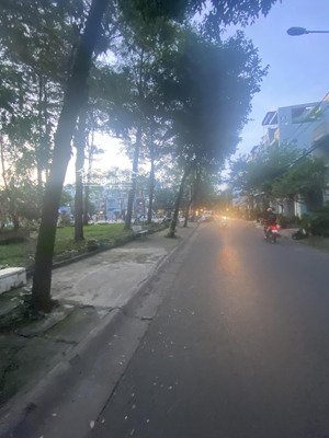 nhà 4 tầng mặt tiền kd đ. 18a trung tâm phước bình q9 tp thủ đức - nhỉnh 8.5 tỷ tl