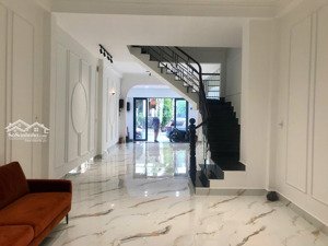 cho thuê nhà mới 4 tầng ở quốc hương, thảo điền. 58tr