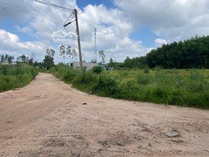 đất tân hiệp, đối diện trường đại học y dược cơ sở 2, đường thông, shr thổ cư sẵn.