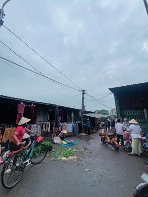 cho thuê nhà c4 mặt sau chợ quảng oai tây đằng, mặt chợ kinh doanh mọi mặt hàng, 25m, 700k