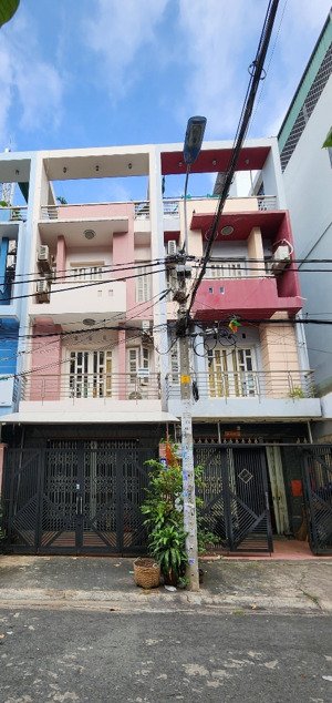 sốc toàn tập! nhà phố 3 tầng giá rẻ nhất gần bình chánh chỉ 3,6 tỷ full phí không phát sinh