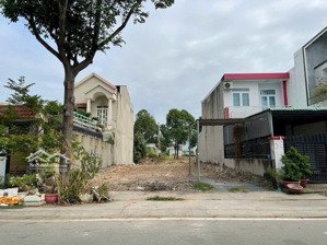 cần bán lô đất ngộp dt 80m2/1tỷ9, full thổ cư, mặt tiền đường 6m, cách chợ việt sing chỉ 500m,shr