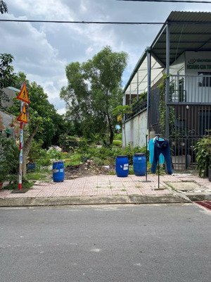 cần bán lô đất ở phường tân bình - dĩ an 69m2 giá 2tỷ250, sổ hồng riêng, sang tên ra sổ ngay