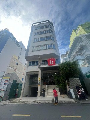 chính chủ cho thuê 8 tầng 9-11 nguyễn văn thủ, p. đa kao, q.1 diện tích: 8.4m x 19m,giá 355 triệu .