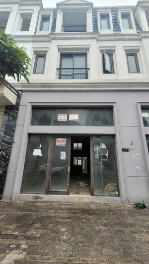 cho thuê căn shophouse xây thô kđt kings town cái lân, bãi cháy hạ long. nhà 3 tầng chưa hoàn thiện