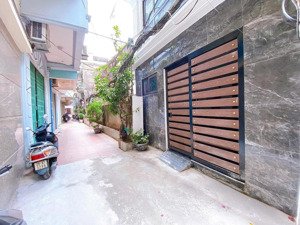 đống đa toà căn hộ cho thuê - ô tô đỗ cửa thoáng trước sau - 10m ra mặt phố - 11p khép kín