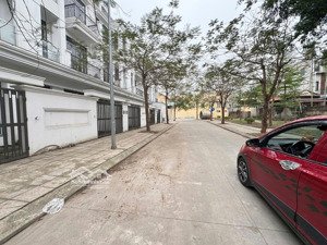 cần bán biệt thự liền kề xây 3 tầng thô khi đô thị hud sơn tây- hn