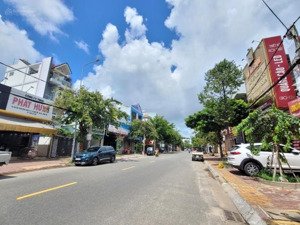 bán nhà 4 lầu thang máy mặt tiền huyền trân công chúa