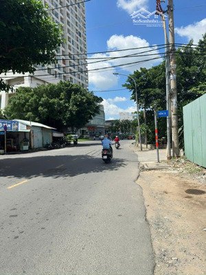 nhà phố mặt tiền quốc hương cổng ngõ thảo điền