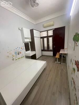 Chính chủ cho thuê nhà khu học viện chính trị ngõ 8 ngô quyền, 60m * 5 tầng, giá 35 triệu