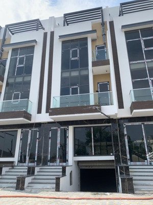 bán nhà liền kề, đường 25m không giải phân cách, đối diện 24 tòa chung cư, vị trí kd đỗ 20 ô tô