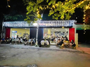 cho thuê nhà mặt phố võ chí công, diện tích: 250m2x2tầng, mặt tiền:10m, cho kinh doanh mọi mô hình