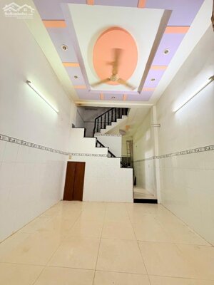 Nhà 2 tầng, chỗ đậu ô tô Âu Cơ, P.9, Tân Bình, 3.95 tỷ