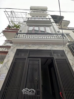 vĩnh hưng, hàng xóm hai bà trưng. dt 52m2, 5 tầng, 6 phòng ngủ. sđcc. ô tô sát cổng