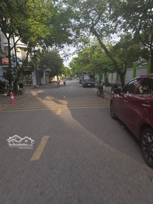 nhà mặt phố ngọc lâm-long biên-54m- nhỉnh 17 tỷ-lô góc - thang máy- dòng tiền 60tr