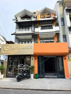 cho thuê nhà mới xây cực đẹp quốc hương, thảo điền 4,2x17m, 3 tầng 55tr