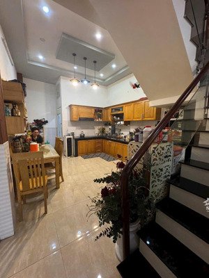 bán nhà hẻm 5m đường hương lộ 3 q,bình tân 56m2 đúc 3 tấm giá chỉ 5.5 tỷ