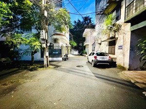 bán đất đẹp mặt ngõ ô tô giáp đường 17 m không lỗi phong thủy 99m. mt 4.5m. chào 6.86 tỷ