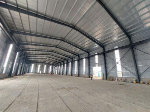 cho thuê kho xưởng tổng diện tích 1800m2 giấy phép đầy đủ. gần khu công nghiệp tân uyên, bình dương