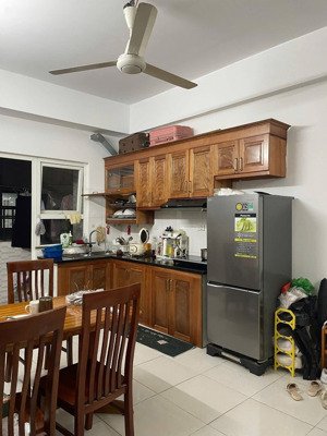 cần bán nhanh căn hộ 70m2 - 2 ngủ, 2wc. sổ đỏ - hộ khẩu văn quán, giá 3, xx tỷ. lh 