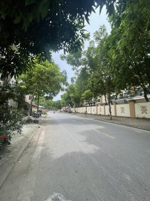 các bác muốn mua nhà phân lô ô tô và kinh doanh tại tứ hiệp thì alo em ngay nhé 