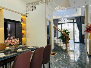 căn góc 2 mặt tiền. ngay ngã4ga, q12.