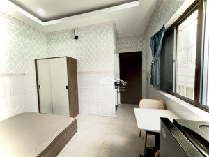 chính chủ cho thuê phòng studio full nội thất - đường lê quang định - đối diện chợ bà chiểu.