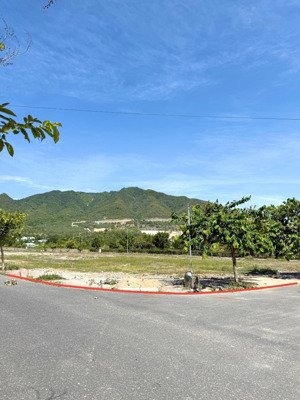 hàng hiếm: bán lô góc biệt thự khu đô thị ven sông tắc - hòn 1 hướng sông tắc giá 28tr/m2.