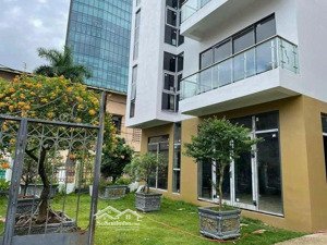 chính chủ gửi gán biệt thự sân vườn đường phạm văn đồng, đối diện bộ công an, giá 41 tỷ, dt 186m2