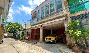 òa nhà hẻm xe hơi cách mặt tiền đặng chất chỉ 30m