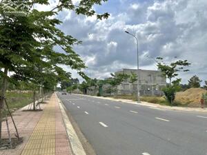 Lô góc nằm mặt tiền đường nền ngang 6m-kinh doanh tốt, vị trí cực đẹp ngay SBQT Long thành-giá 1tỷ1