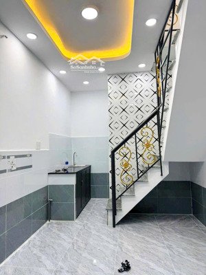 tôi bán nhà 30 m2, 1 trệt. 1 lầu đúc. tuyệt đẹp. quận 7, giá : 649 triệu