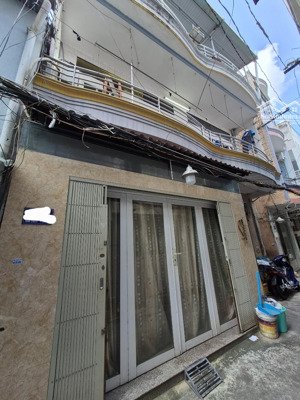 nhà xóm chiếu q4- 3 lầu đúc - 50m2 -sát mt - ko qh- giá 5 tỷ nhỉnh